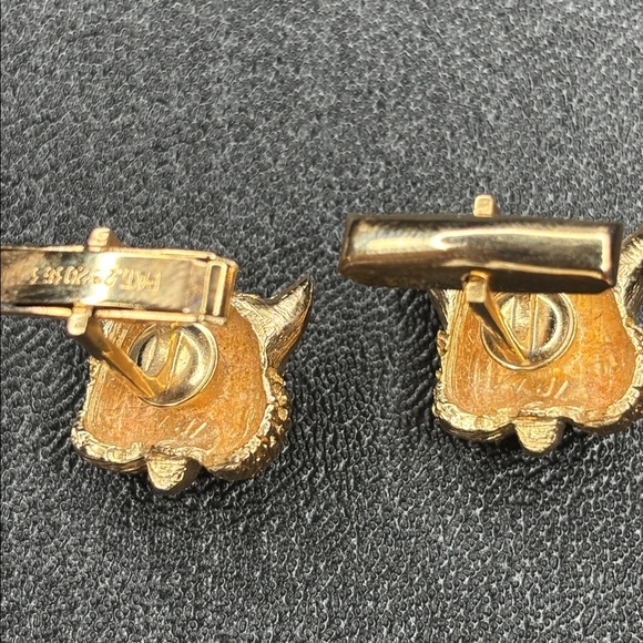 Gold tone Cat cufflinks with Green Eyes - Picture 3 of 4